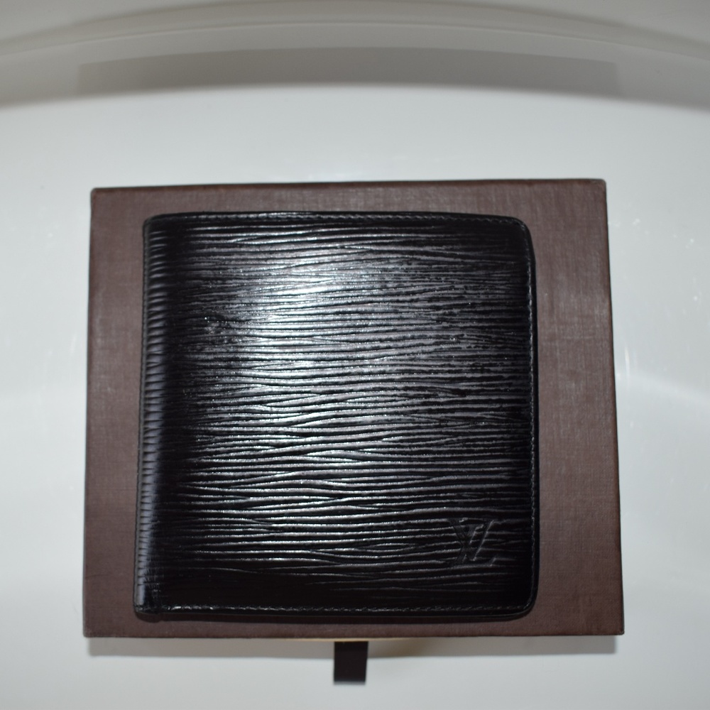 Louis Vuitton Men's Epi Wallet - Picture 1 of 8